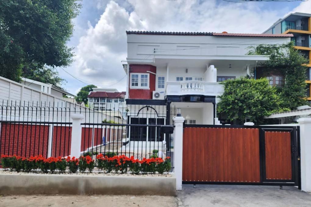 Boxsoon Nimman 2 # 4Beds 3Baths Villa Чиангмай Екстериор снимка