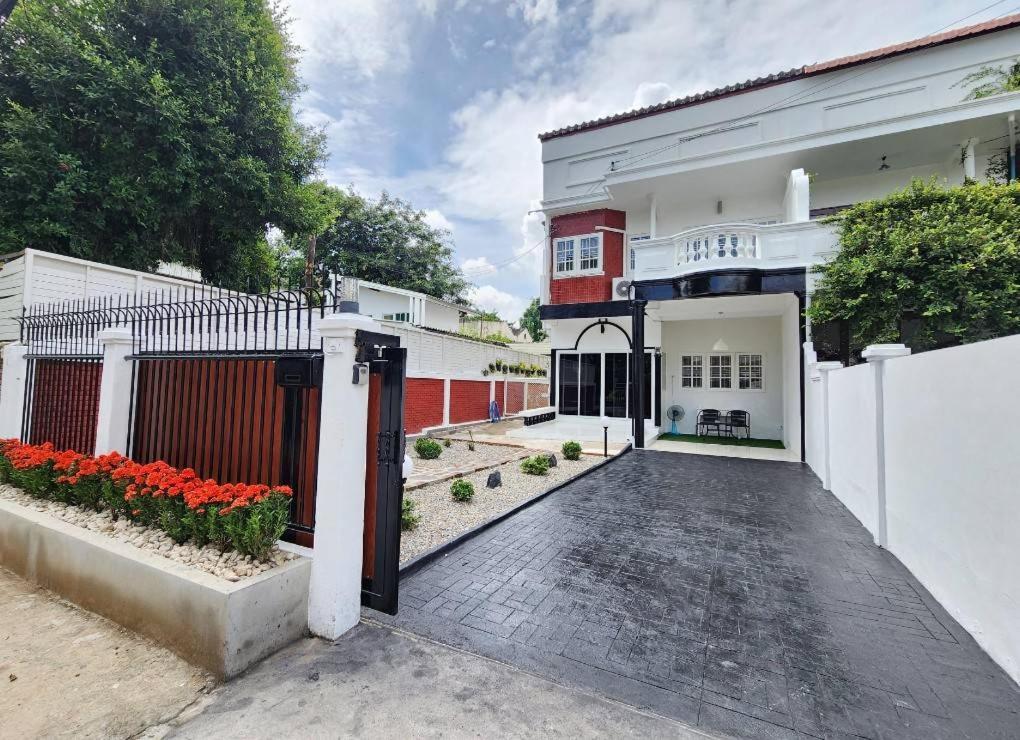 Boxsoon Nimman 2 # 4Beds 3Baths Villa Чиангмай Екстериор снимка